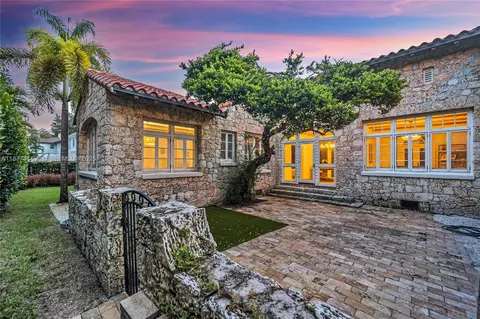 Exterior - 3903 Granada Blvd, Coral Gables, FL 33134 photo 19 of 20