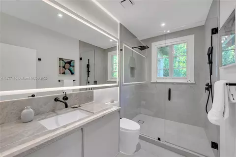 Bath - 3903 Granada Blvd, Coral Gables, FL 33134 photo 4 of 4