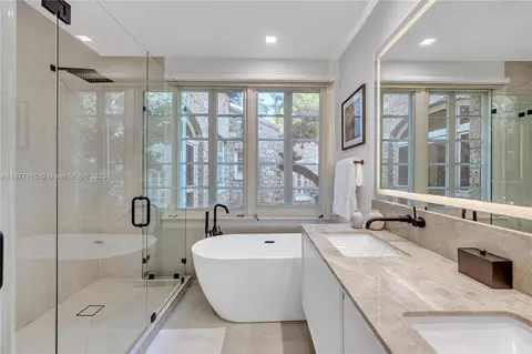 Bath - 3903 Granada Blvd, Coral Gables, FL 33134 photo 3 of 4