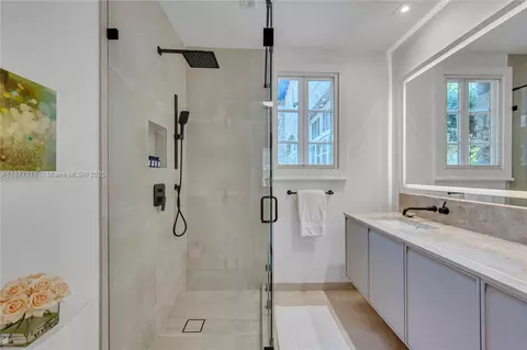 Bath - 3903 Granada Blvd, Coral Gables, FL 33134 photo 1 of 4
