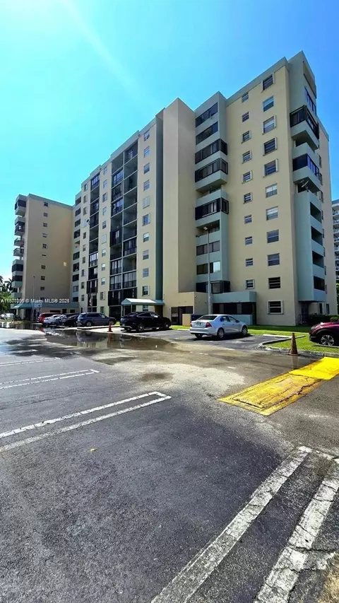 5055 NW 7th St #413, Miami, FL 33126