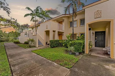 6255 SW 47th Mnr #103, Davie, FL 33314