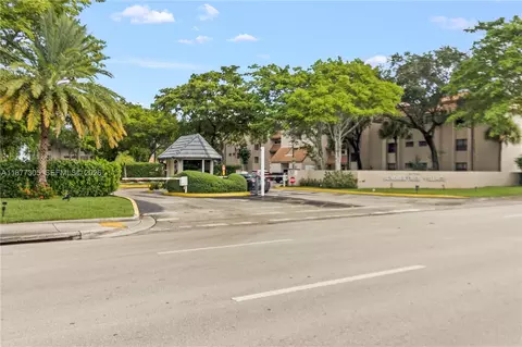 481 Ives Dairy Rd #303-4, Miami, FL 33179