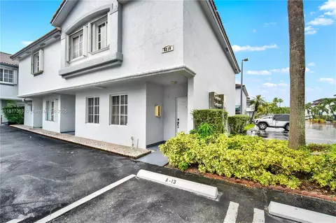 8210 NW 10th St #14, Miami, FL 33126