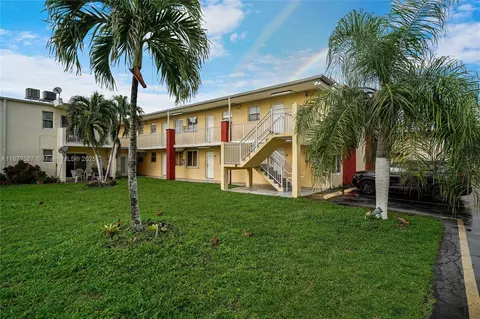 1255 W 49th Pl #H202, Hialeah, FL 33012