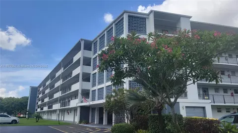 950 Hillcrest Dr #302, Hollywood, FL 33021