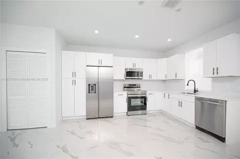 238 NW 2nd St #5, Florida City, FL 33034