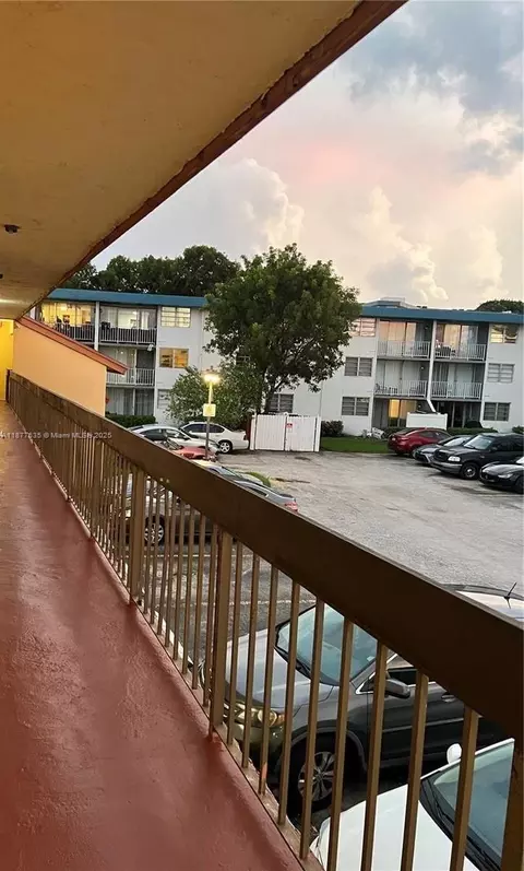 8875 Fontainebleau Blvd #203, Miami, FL 33172