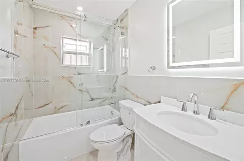 Bath - 3203 W 70th Ter, Hialeah, FL 33018 photo 2 of 2