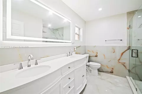 Bath - 3203 W 70th Ter, Hialeah, FL 33018 photo 1 of 2