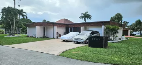 5203 Avocado Dr, Tamarac, FL 33319
