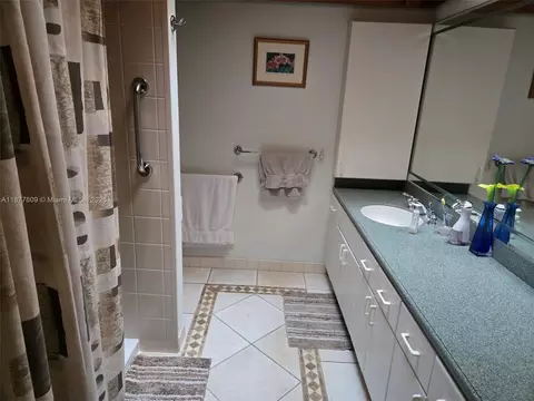 Bath - 7322 Stardust Dr, Hialeah, FL 33015 photo 1 of 2