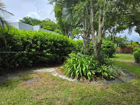 Exterior - 7322 Stardust Dr, Hialeah, FL 33015 photo 3 of 10