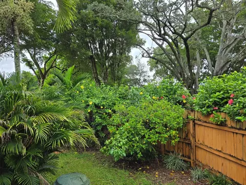 Exterior - 7322 Stardust Dr, Hialeah, FL 33015 photo 10 of 10