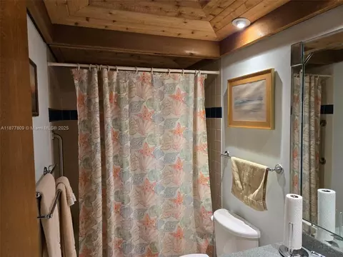 Bath - 7322 Stardust Dr, Hialeah, FL 33015 photo 2 of 2