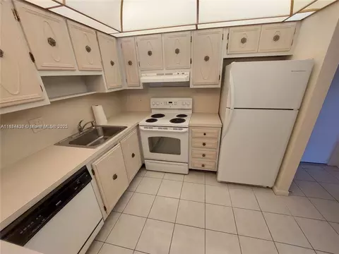 257 S Cypress Rd #438, Pompano Beach, FL 33060