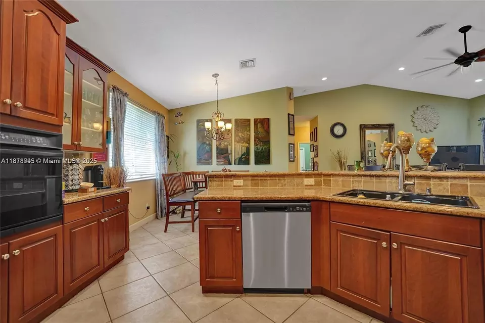 Kitchen - 14520 SW 37th St, Miramar, FL 33027 photo 6 of 7