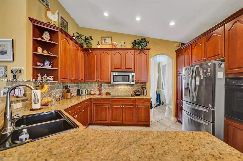 Kitchen - 14520 SW 37th St, Miramar, FL 33027 photo 2 of 7