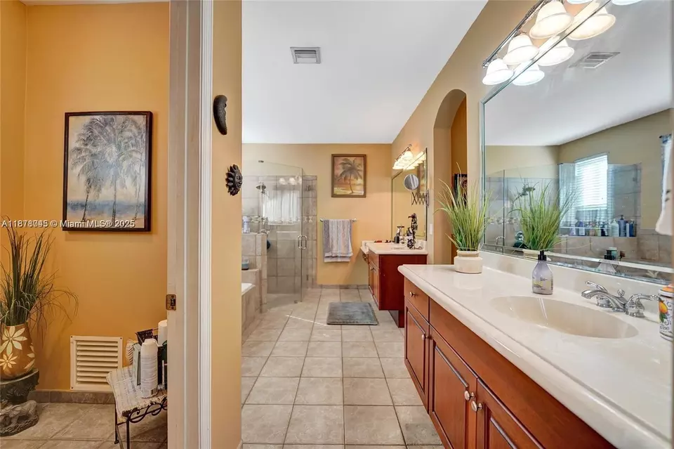 Bath - 14520 SW 37th St, Miramar, FL 33027 photo 2 of 5