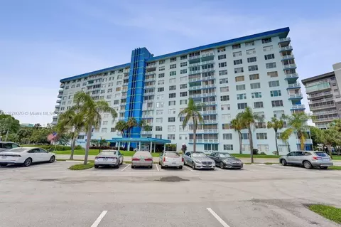 4001 Hillcrest Dr #403, Hollywood, FL 33021