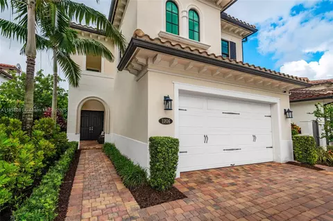 11816 SW 13th Ct, Pembroke Pines, FL 33025