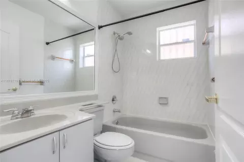 Bath - 2525 W 73rd Pl, Hialeah, FL 33016 photo 1 of 2