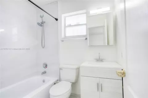Bath - 2525 W 73rd Pl, Hialeah, FL 33016 photo 2 of 2