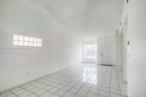 Living - 2525 W 73rd Pl, Hialeah, FL 33016 photo 2 of 3