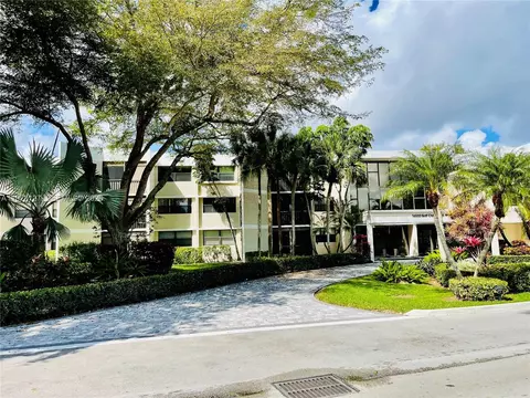 16500 Golf Club Rd #101, Weston, FL 33326