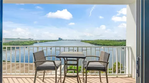 500 Bayview Dr #732, Sunny Isles Beach, FL 33160