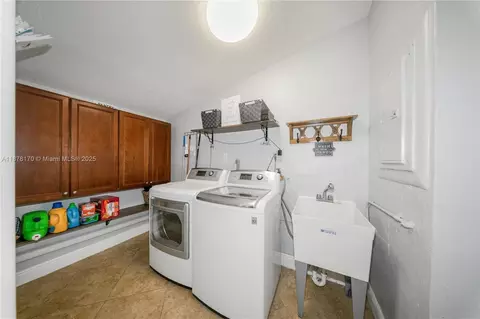 421 W 55th Pl, Hialeah, FL 33012 photo 19