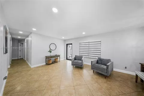 421 W 55th Pl, Hialeah, FL 33012 photo 5