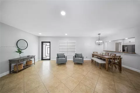 421 W 55th Pl, Hialeah, FL 33012 photo 6
