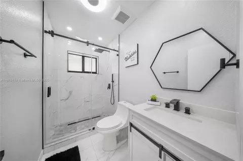 421 W 55th Pl, Hialeah, FL 33012 photo 12