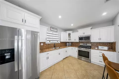 421 W 55th Pl, Hialeah, FL 33012 photo 10