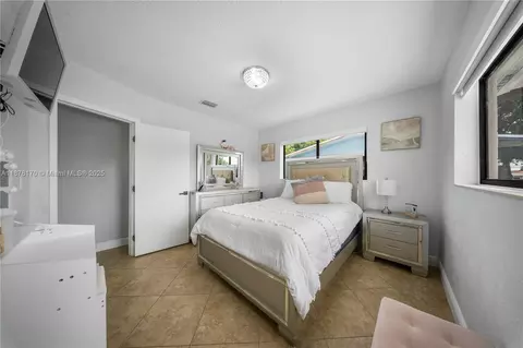 421 W 55th Pl, Hialeah, FL 33012 photo 18