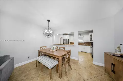 421 W 55th Pl, Hialeah, FL 33012 photo 8