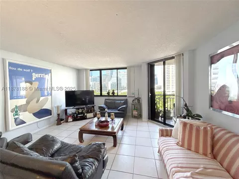 540 Brickell Key Dr #811, Miami, FL 33131