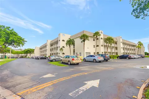 8350 Sunrise Lakes Blvd #205, Sunrise, FL 33322