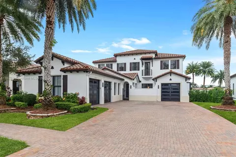 3679 NW 82nd Ter, Pembroke Pines, FL 33024