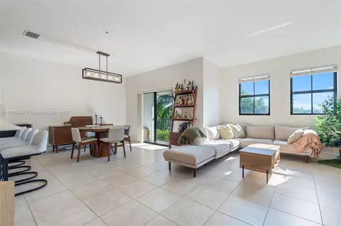 10600 NW 88th St #212, Doral, FL 33178