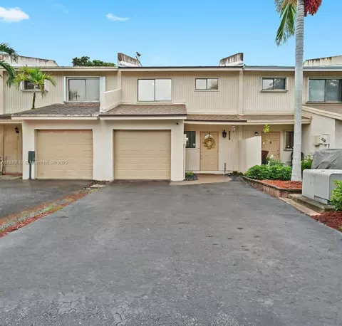 4267 NW 76th Ave, Hollywood, FL 33024