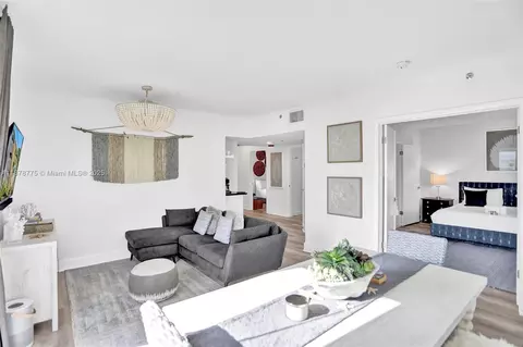 360 Collins Ave #401, Miami Beach, FL 33139