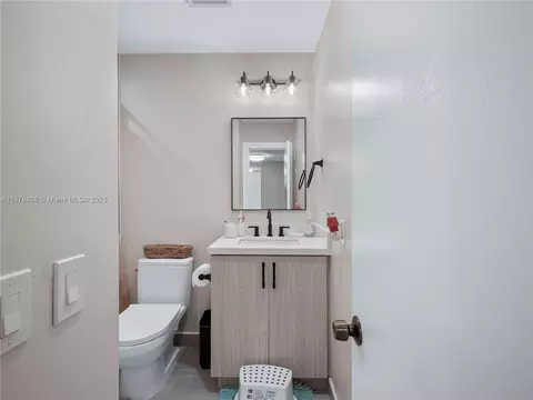 7250 W 2nd Ct, Hialeah, FL 33014 photo 21