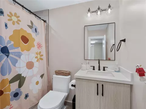 7250 W 2nd Ct, Hialeah, FL 33014 photo 22