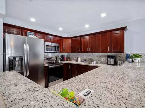 7250 W 2nd Ct, Hialeah, FL 33014 photo 5