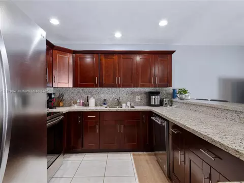 7250 W 2nd Ct, Hialeah, FL 33014 photo 4