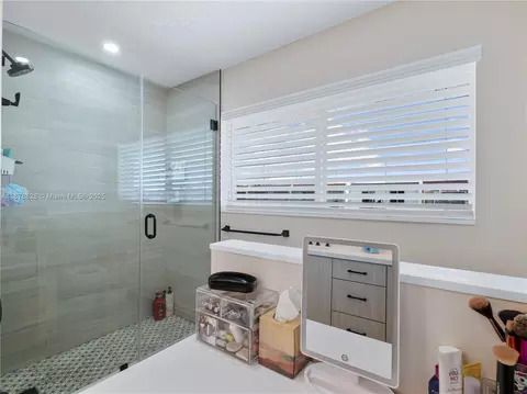 7250 W 2nd Ct, Hialeah, FL 33014 photo 20