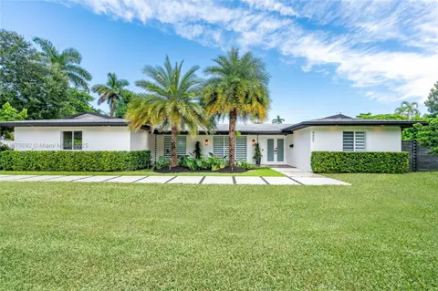 8605 SW 162nd St, Palmetto Bay, FL 33157