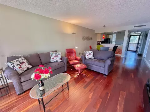 5831 Coral Lake Dr #307, Margate, FL 33063